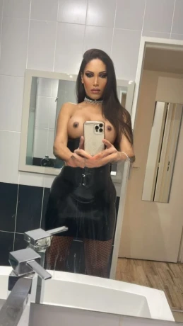 Camila Kardashian — 6 / 12