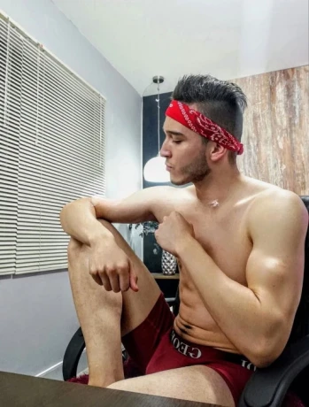 Ronnie — 6 / 10