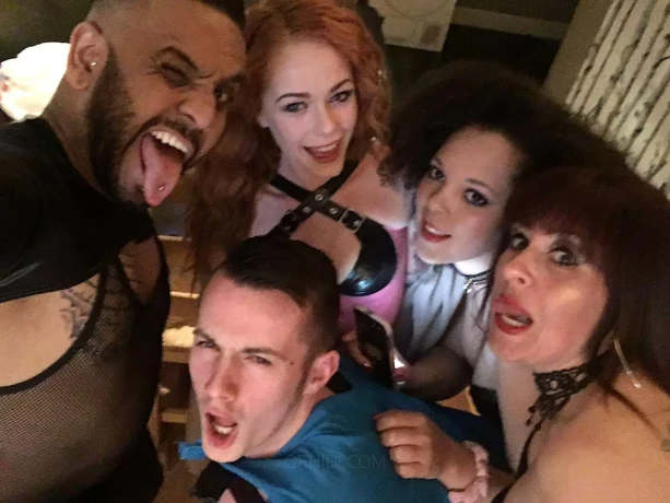 PoshGirlGoneBad94 — 12 / 18