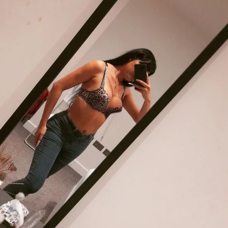 Zoe Martinez — 3 / 7