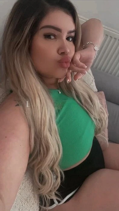 Monique — 6 / 9