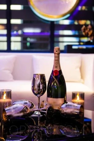 Charlies Hamburg — 16 / 18