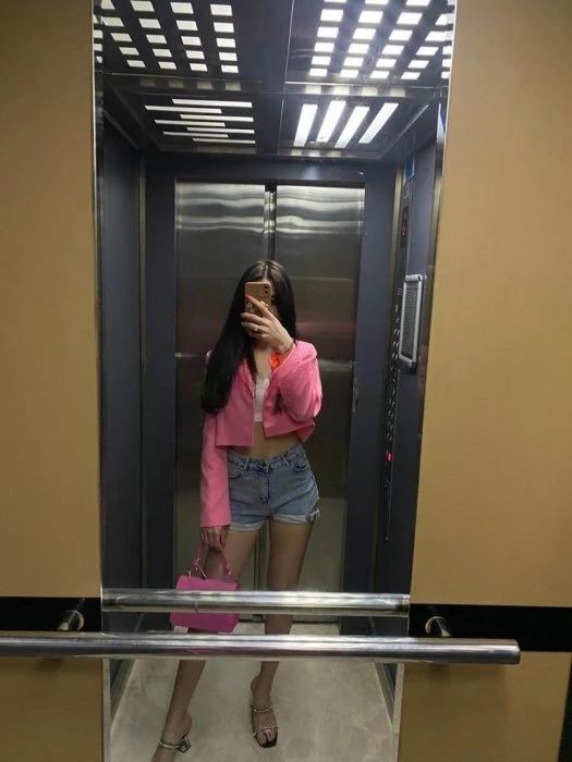Meleke, Escort, Istanbul