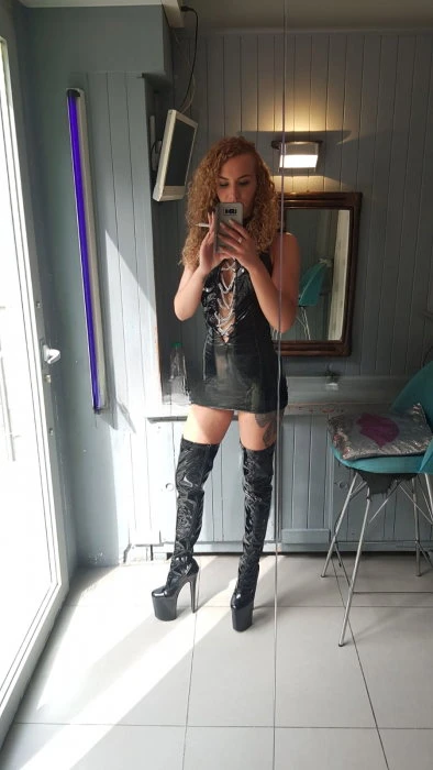 Estela, Escort, Gent