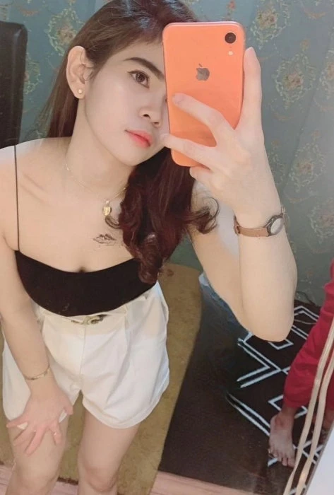 Adinda — 8 / 11