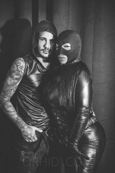 Domina Vicky — 19 / 24