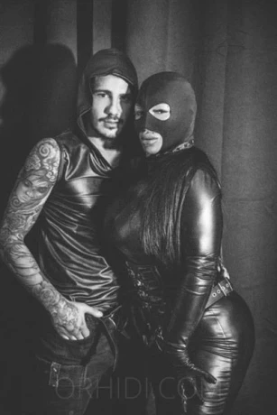 Domina Vicky — 19 / 24