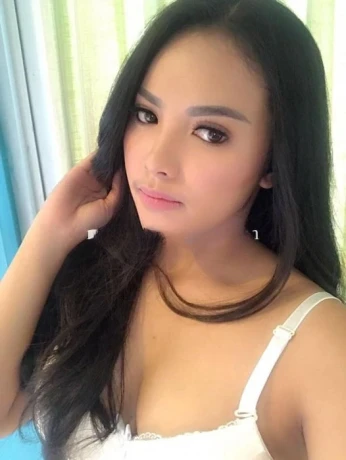 Malay Babe — 4 / 10