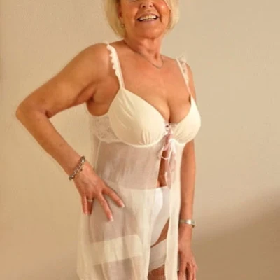 Christina Heisse 62 Jahrige Klimatisiert, Escort, Offenbach