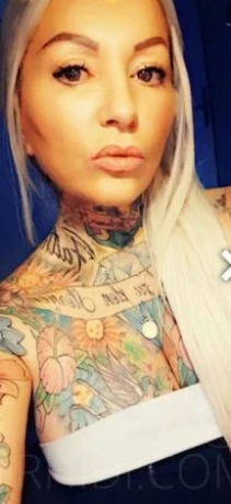 Tattoomodel Gina blond P*rno — 15 / 24