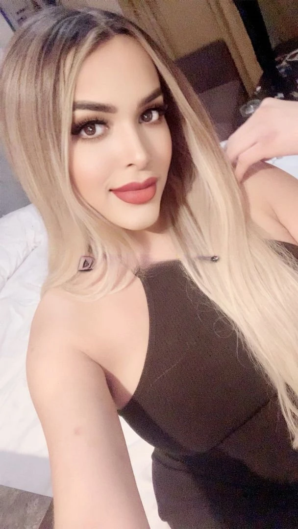 Karla Diaz — 9 / 12
