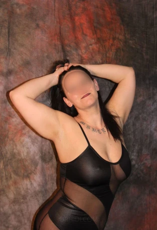 Dominique Wiener Escort-Dame — 1 / 3