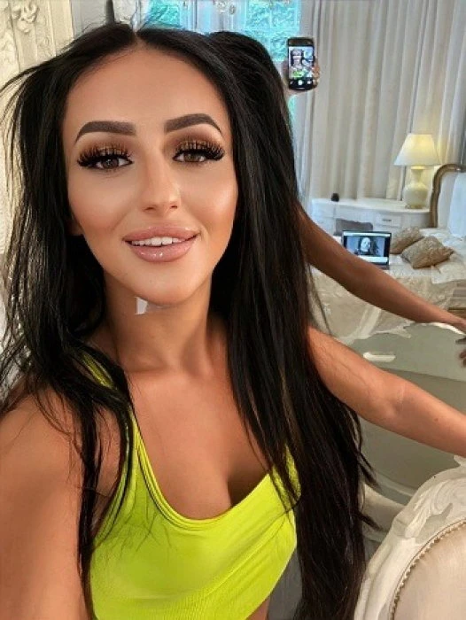 Lurana, Escort, Bradford