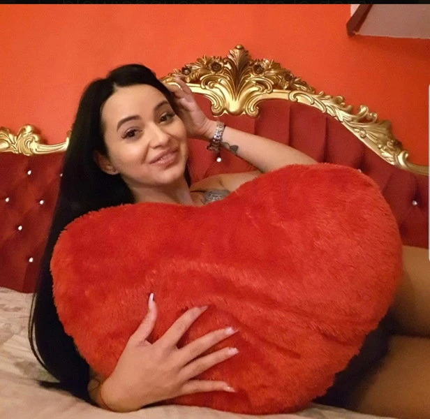 Sandra Blowjob Queen — 2 / 4