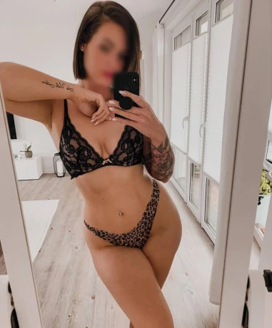 Evradine Mela — 1 / 4