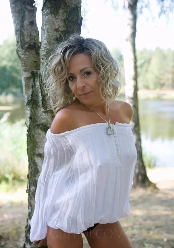 Hanka, Escort, Prague