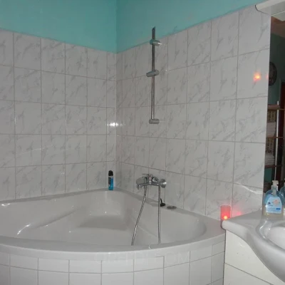 5711, Escort, Vienna