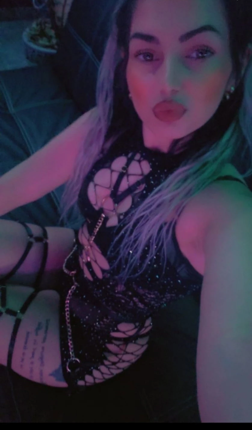 Hot Patriciaa — 4 / 6