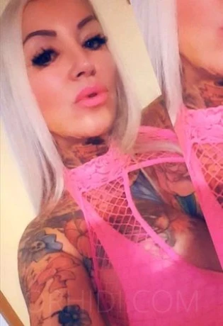 Tattoomodel Gina blond P*rno — 21 / 24