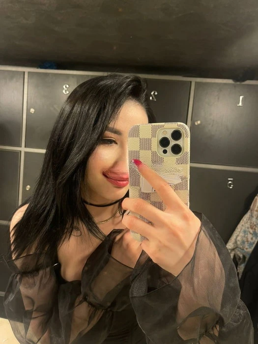 Aya — 3 / 4