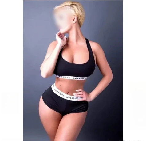 New Amanda Elegante Frau — 2 / 3