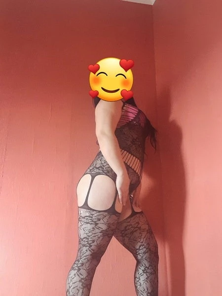 Sarah Ganz Neu — 1 / 6
