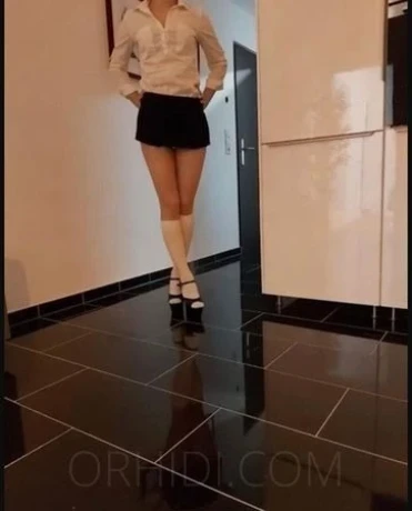 Julia little devil! — 13 / 18