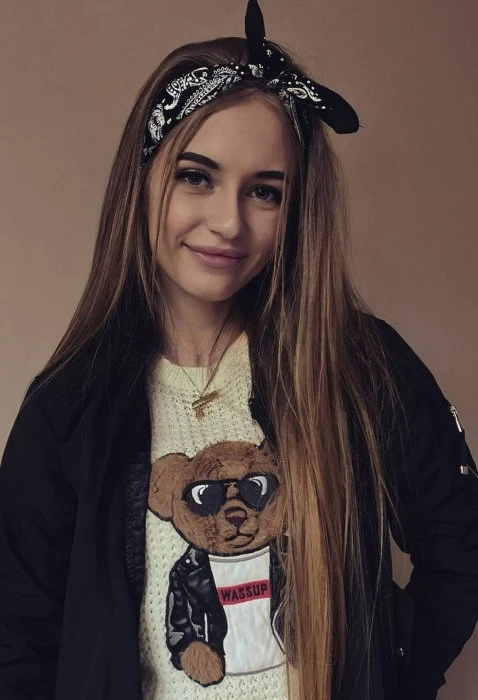 Lita — 2 / 3