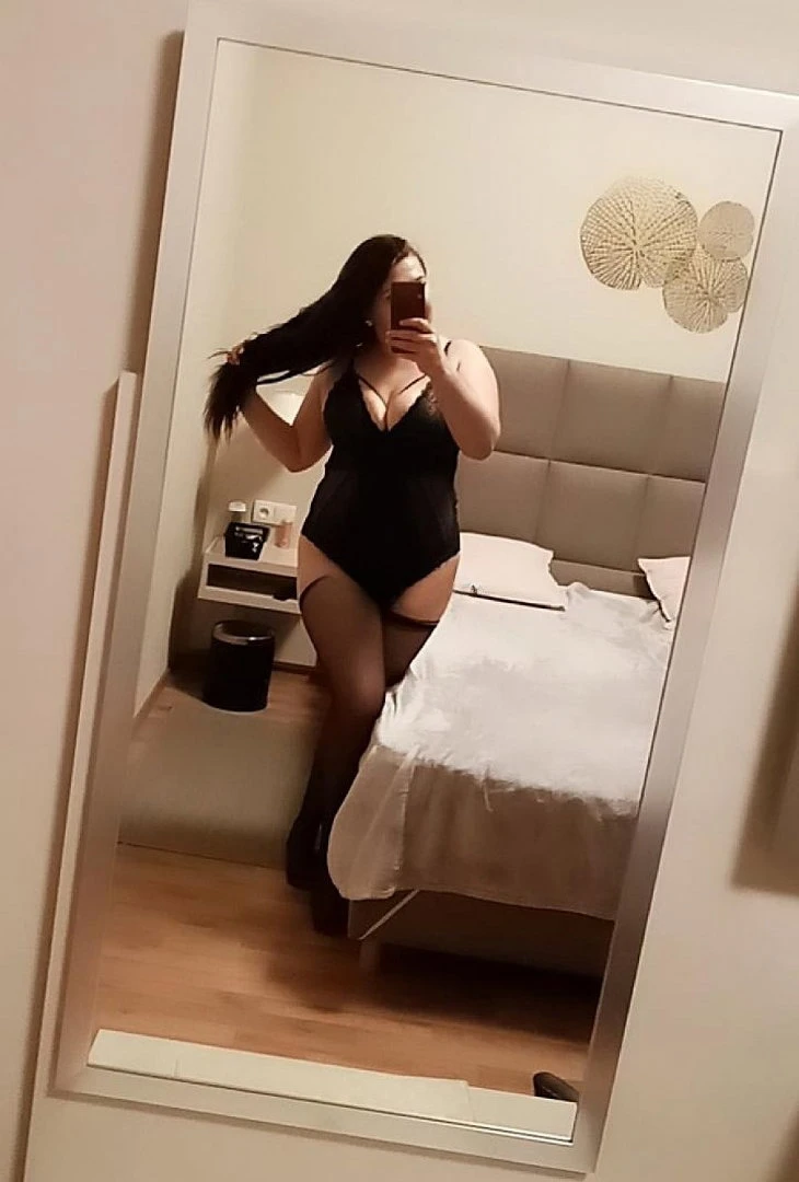 Lennka, Escort, Prague