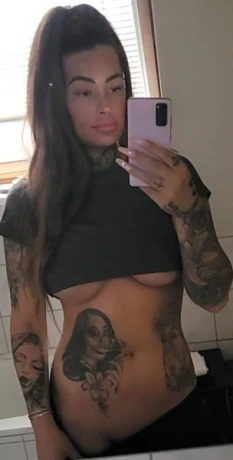 Deutsches Tattoo Model Lilli — 8 / 11