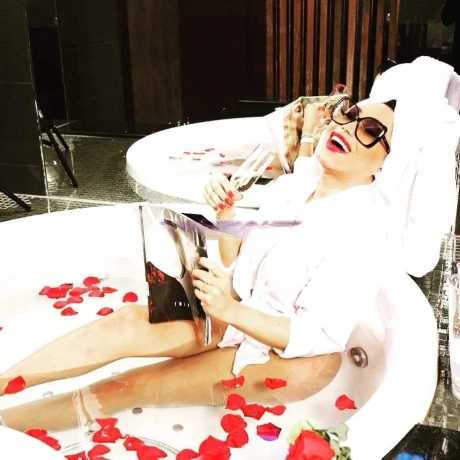 Alexandra Bittencourt — 10 / 12