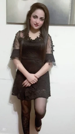 Riya Kapoor — 1 / 3