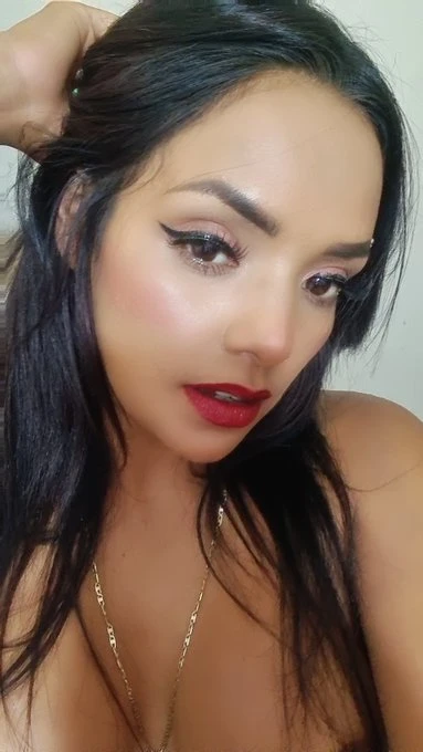 Christina hanna — 5 / 8