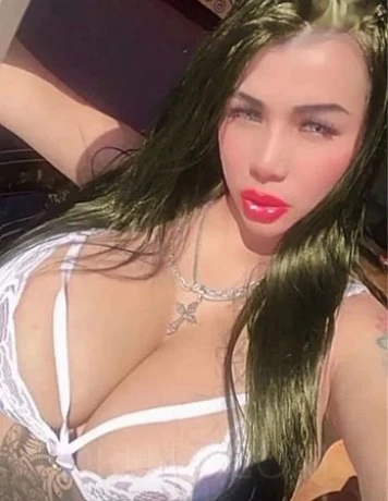 Naomi S*xbombe — 15 / 18