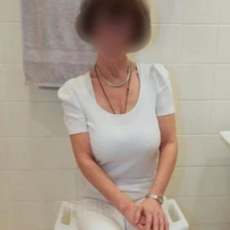 Charmante Wellness & Massage Therapeutin — 7 / 9