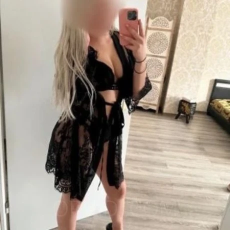 WUNDERSCHÖNE BLONDINE! SEXI ROSA! — 2 / 5