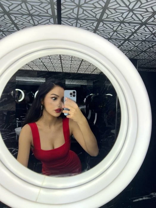 Alina — 3 / 4