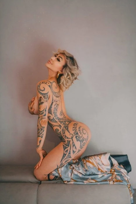 Yanina — 3 / 8