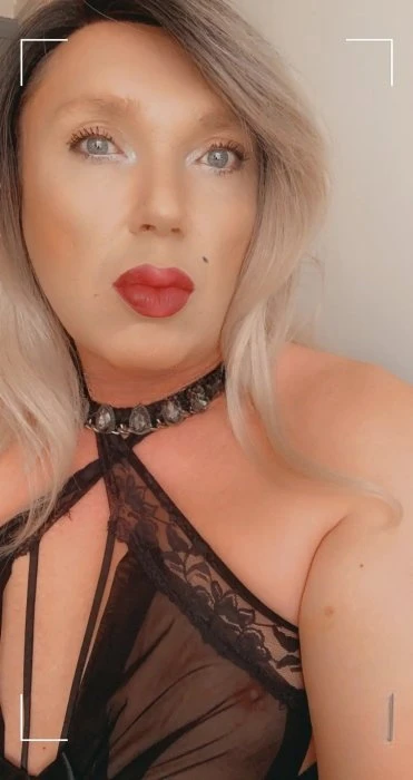 Katia Travestie — 3 / 9
