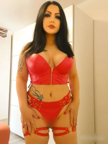 Sarah Party Lady — 4 / 5