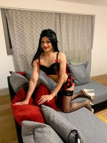 Trans Connny — 4 / 5