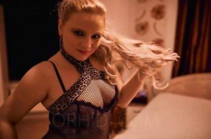 Nicky (27) - Heisse Ungarin — 2 / 4