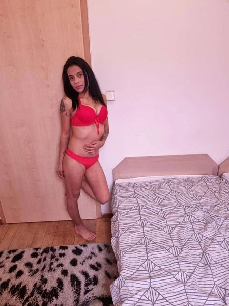 Alisia28 — 2 / 4