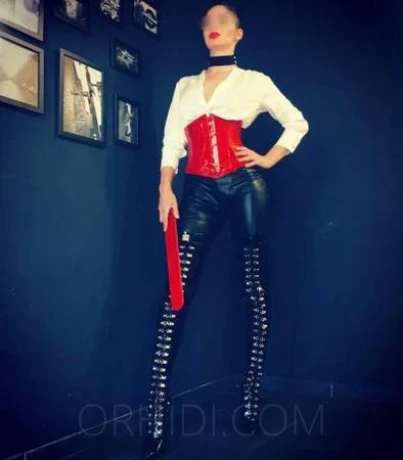 Lady Tyna - Nur eine Woche in der Stadt! — 1 / 3