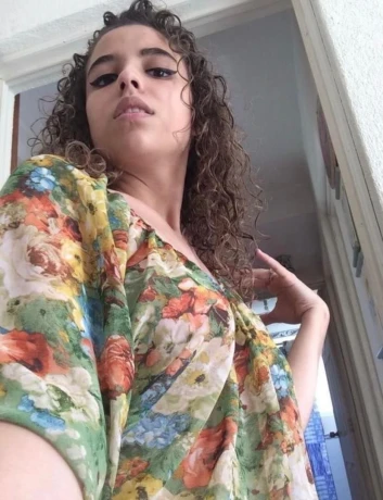 Escorte Disponible — 1 / 4