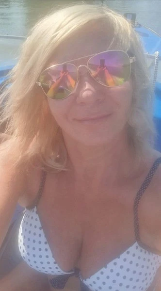Julia Milf — 6 / 8