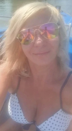 Julia Milf — 6 / 8