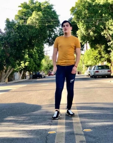 Jorley Ayón — 1 / 4