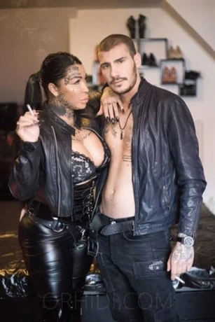 Domina Vicky — 17 / 24