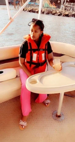 Queen Tyra — 2 / 5